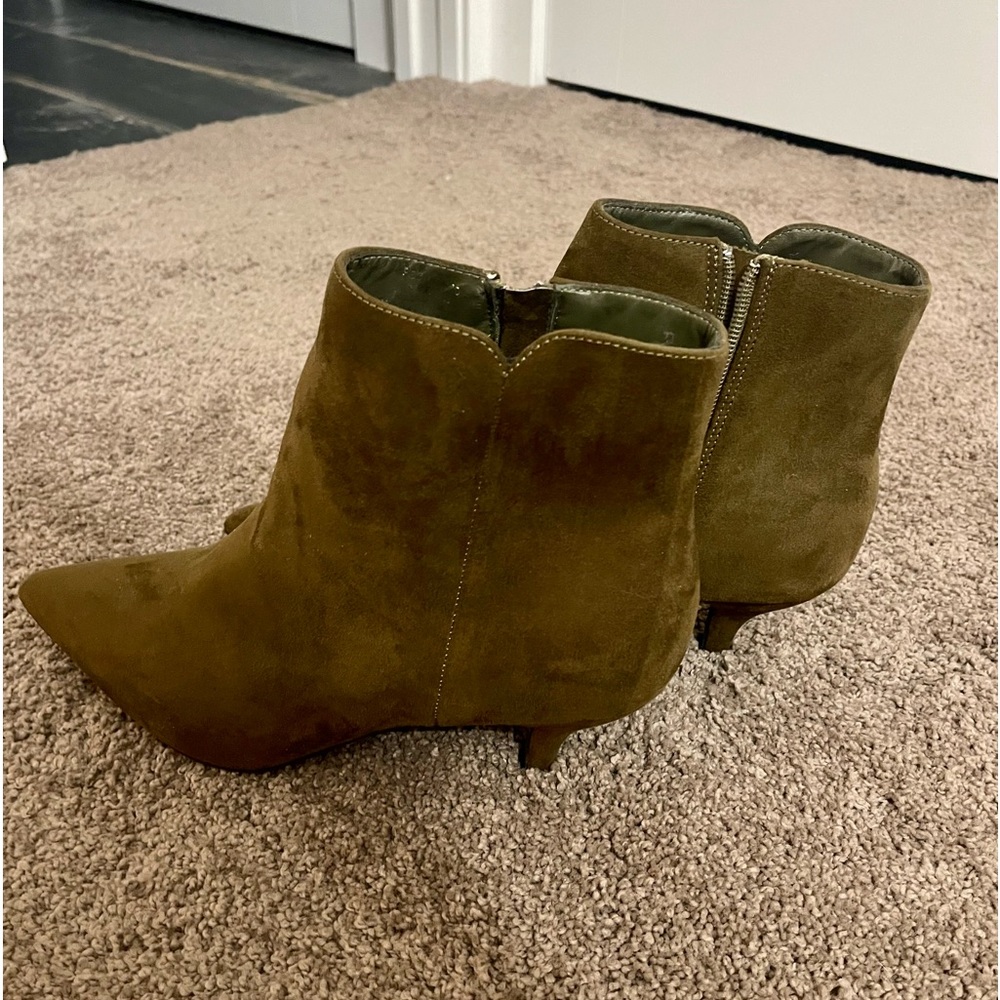 Size 9, olive green, new, ankle book with small heel, and zip up side